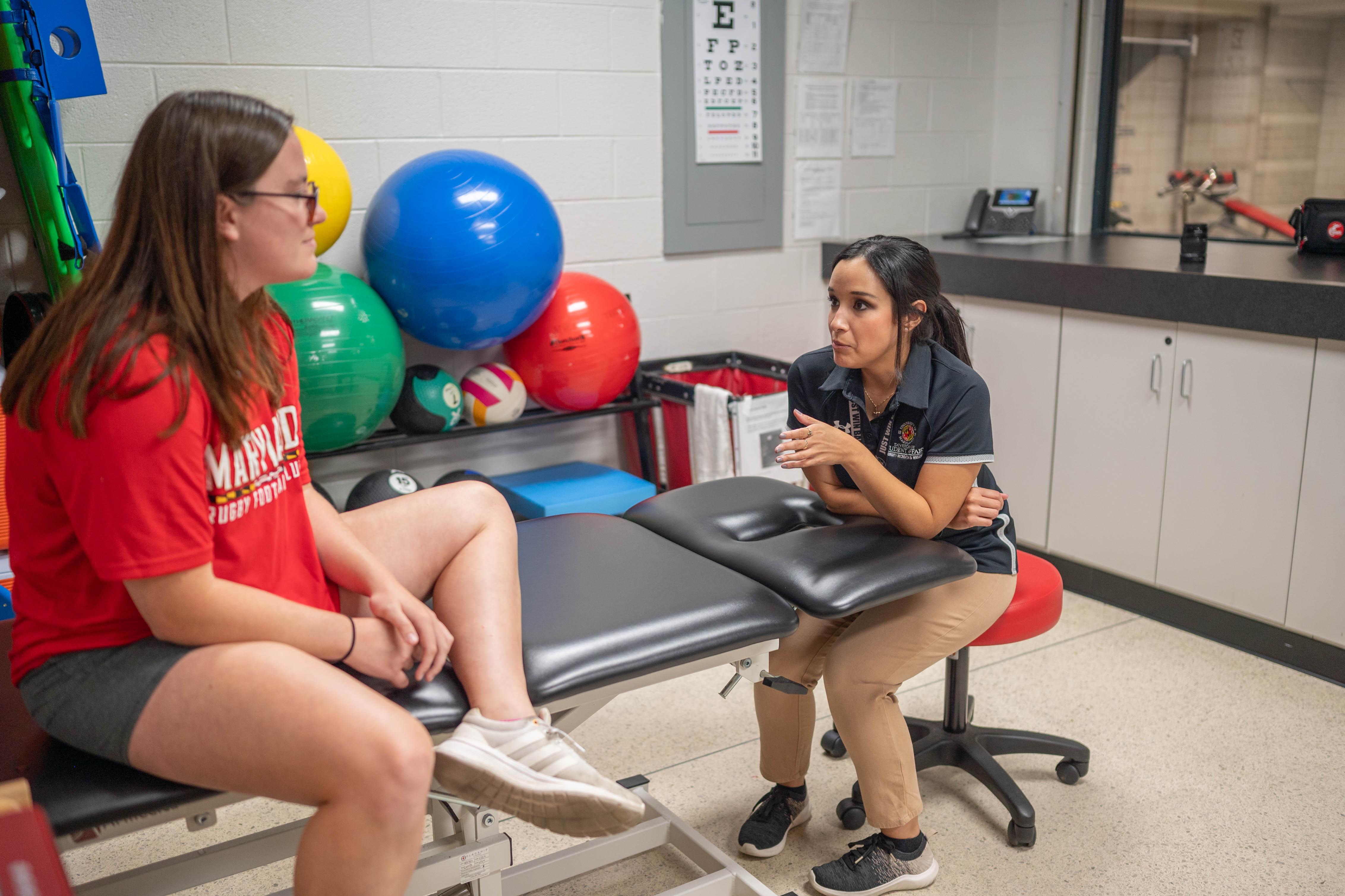 athletic trainer consulting student